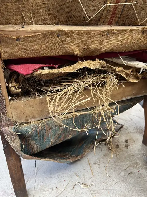 Sessel mit Pfeifenrücken in Arbeit