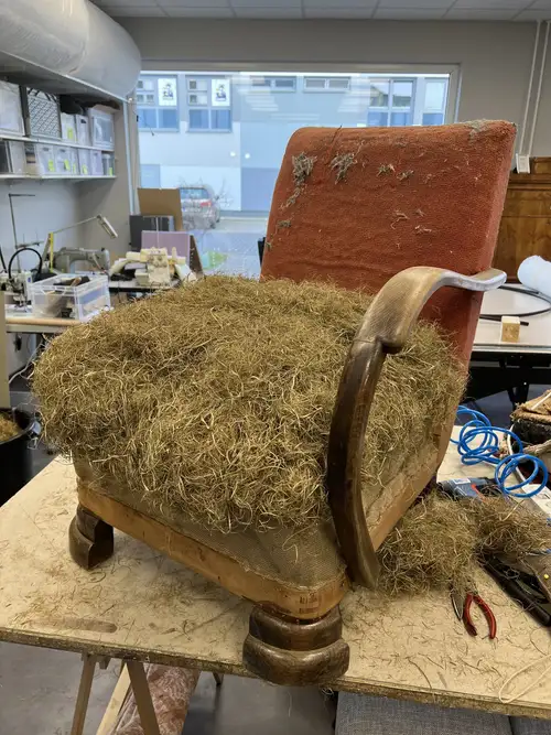 Art-déco-Sessel in Arbeit