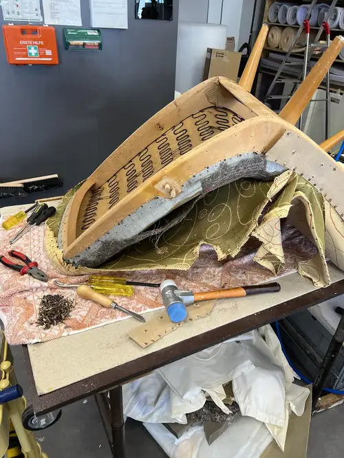 Sessel der 50er Jahre in Arbeit
